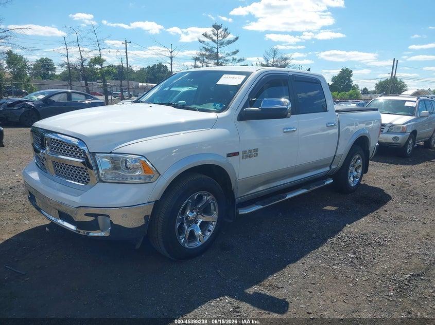 2018 Ram 1500 Laramie  4x4 5'7 Box 1C6RR7NM5JS238568 photo 1