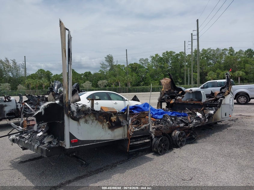 2021 LANCE TRAVEL TRAILER auction photo 4