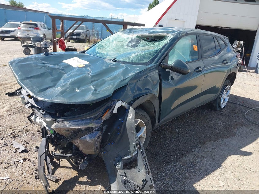 2025 Chevrolet Trax, Био/химия, IAAI, VIN KL77LFEPXSC104041 — фото 2