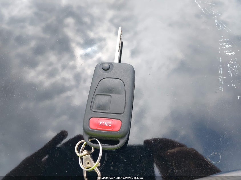 2000 Mercedes-Benz Slk 230 Kompressor VIN: WDBKK47F7YF155656 Lot: 45398427