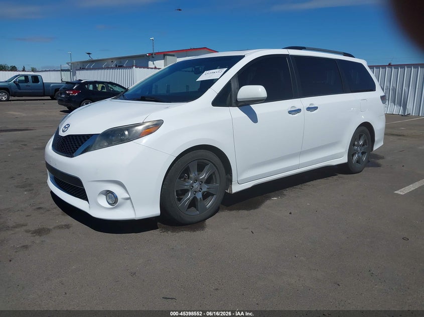 TOYOTA SIENNA - zdjęcie 2
