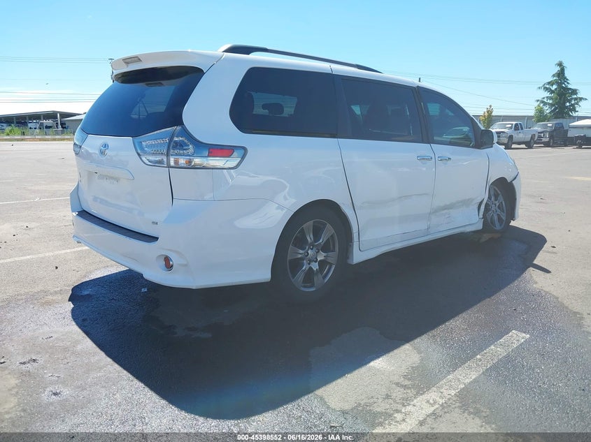 TOYOTA SIENNA - zdjęcie 4