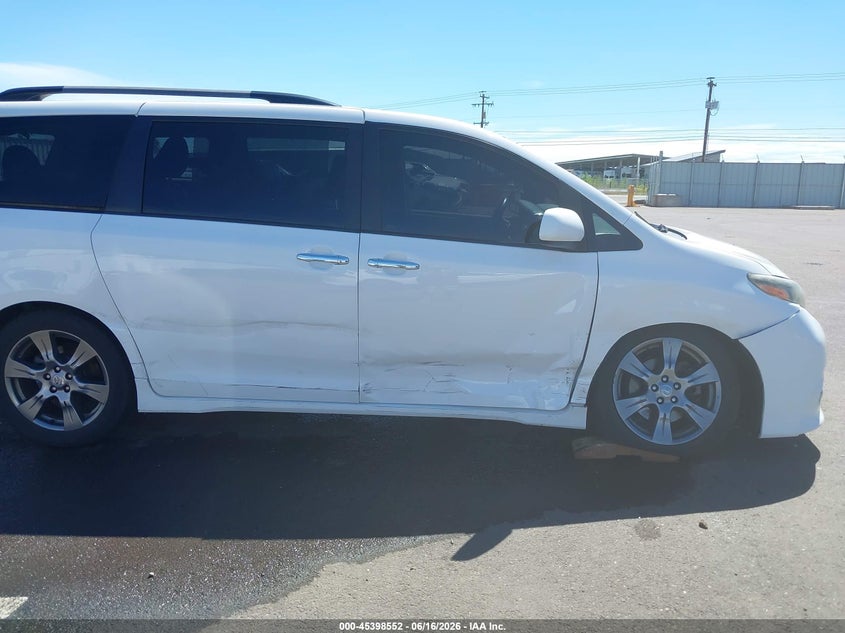 TOYOTA SIENNA - zdjęcie 6
