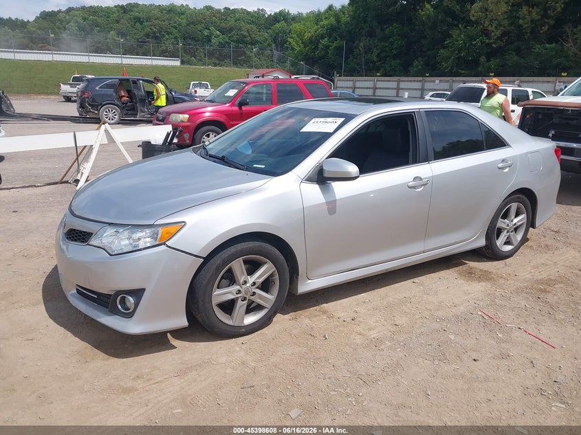2013 TOYOTA CAMRY auction photo 2