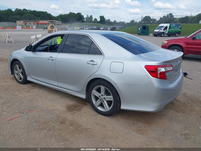 2013 TOYOTA CAMRY auction photo 3