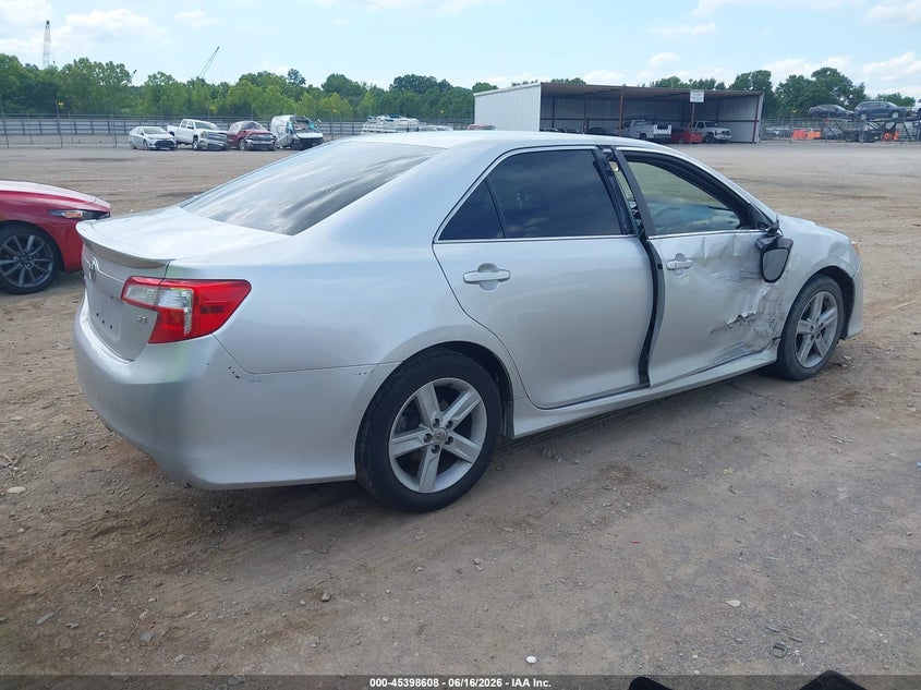 2013 TOYOTA CAMRY auction photo 4