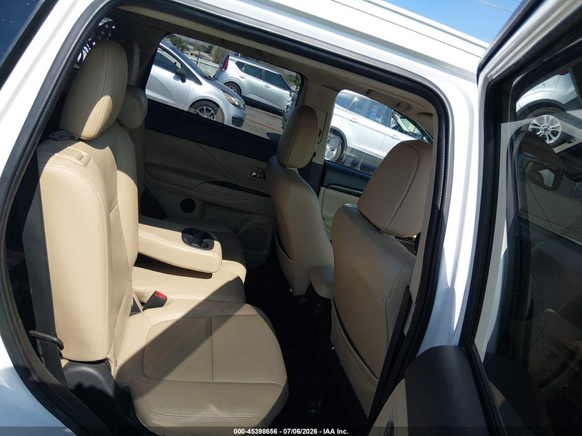 2016 MITSUBISHI OUTLANDER auction photo 8