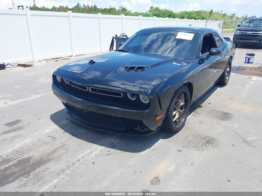 Vin: 2c3cdzag3lh105427, lot: 45896943, dodge challenger sxt 20202