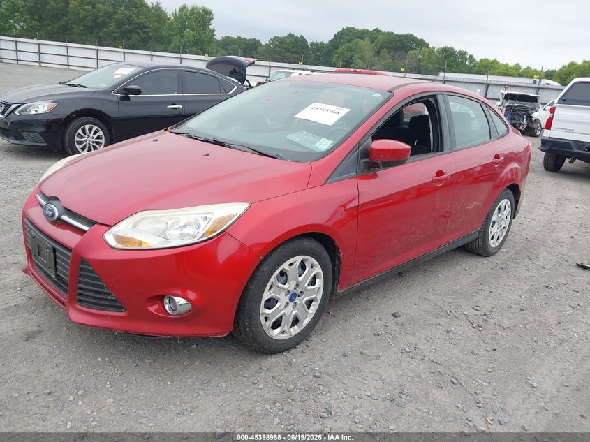 Vin: 1fahp3f26cl320893, lot: 45896971, ford focus se 20122
