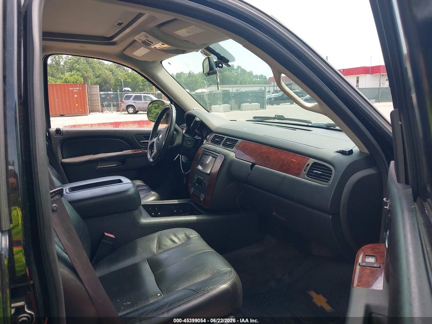 2011 CHEVROLET SUBURBAN 1500 auction photo 5