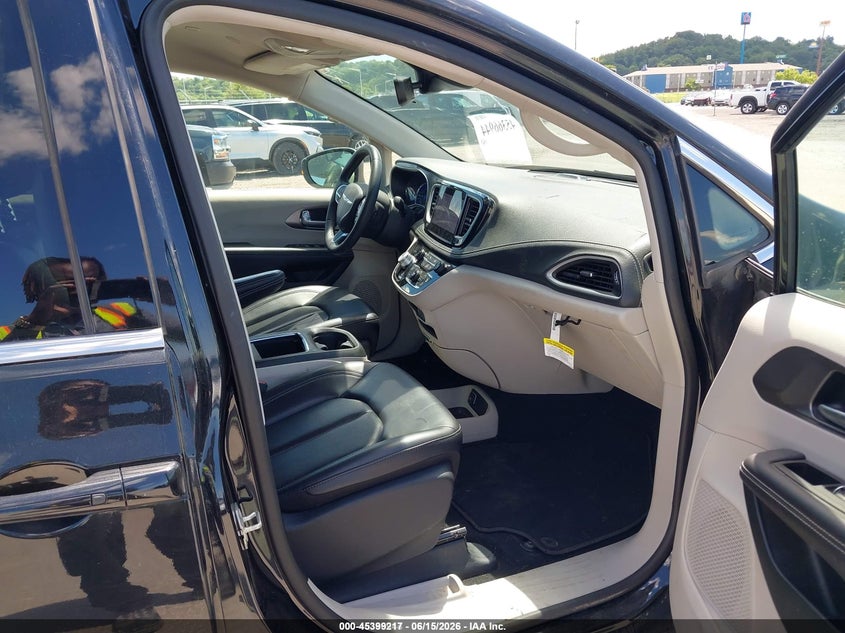 2023 CHRYSLER PACIFICA HYBRID auction photo 5