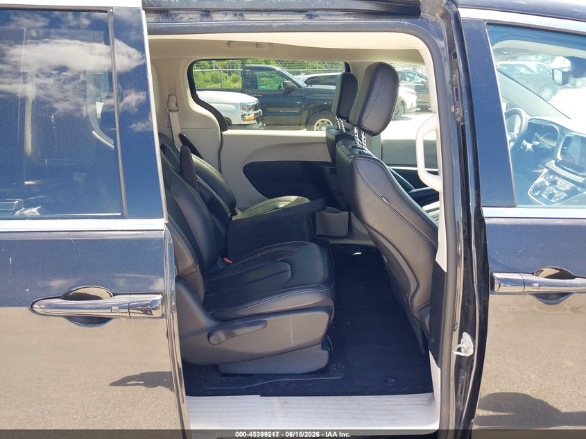2023 CHRYSLER PACIFICA HYBRID auction photo 8