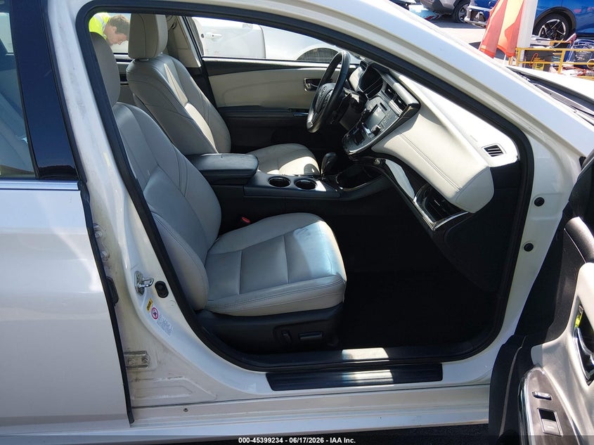 2015 TOYOTA AVALON auction photo 4