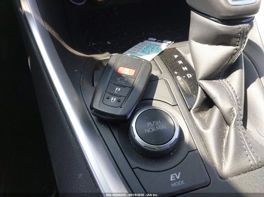 2025 TOYOTA RAV4 HYBRID XLE PREMIUM — Photo 11