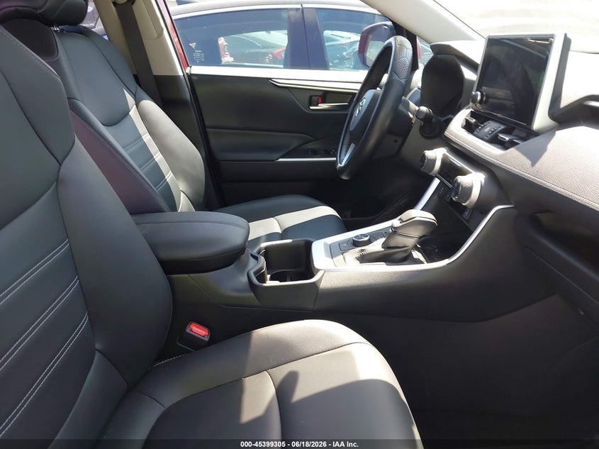 2025 TOYOTA RAV4 HYBRID XLE PREMIUM — Photo 5