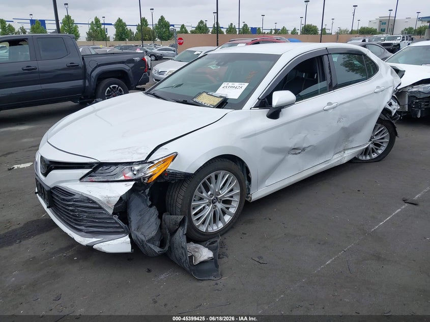 2018 Toyota Camry Xle 4T1B11HK1JU047805 photo 1