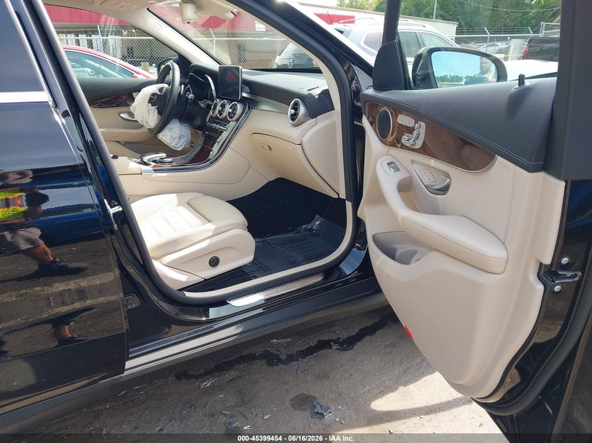 2019 MERCEDES-BENZ GLC 300 auction photo 5