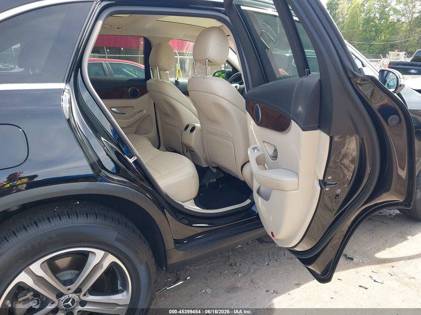 2019 MERCEDES-BENZ GLC 300 auction photo 8