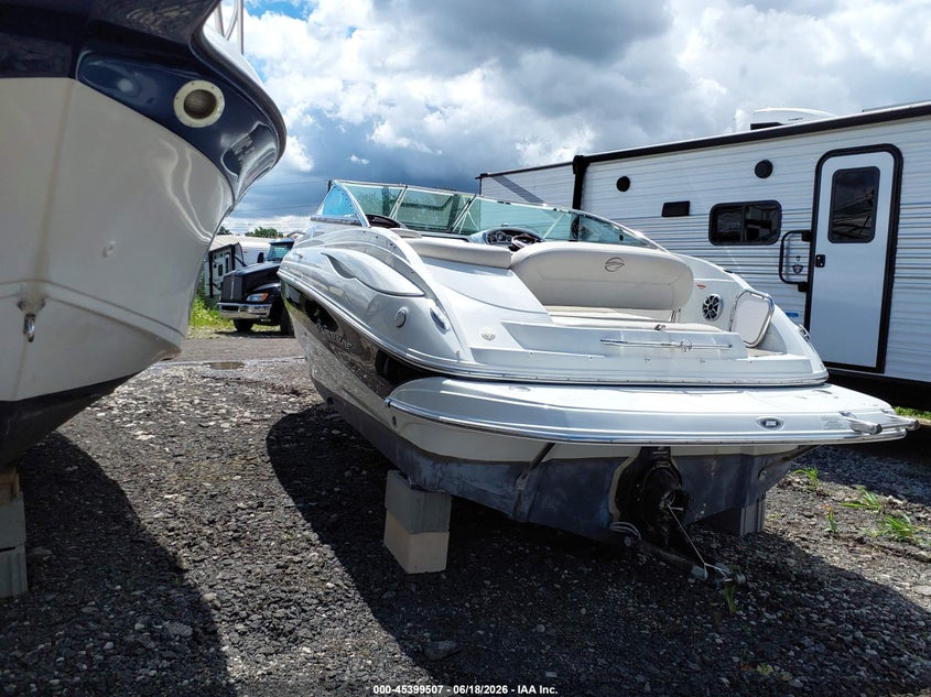 2016 CROWNLINE 23' auction photo 3