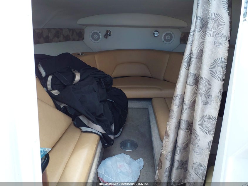 2016 CROWNLINE 23' auction photo 8