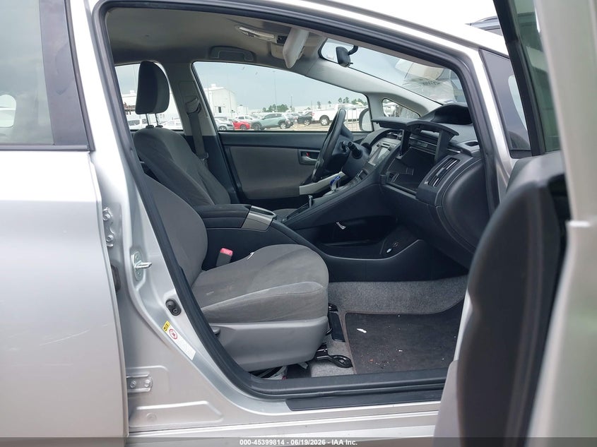 2013 TOYOTA PRIUS auction photo 5