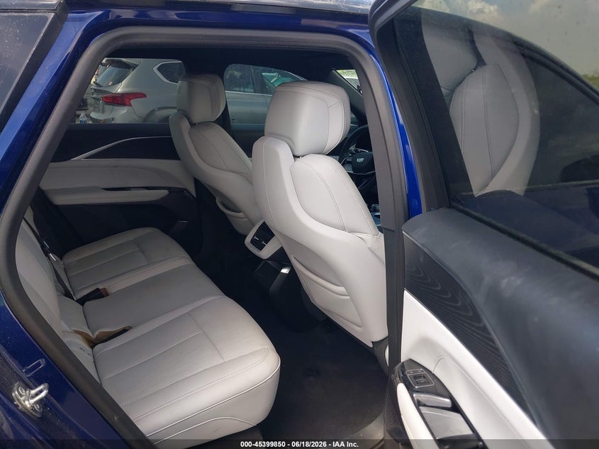 2025 CADILLAC LYRIQ auction photo 8