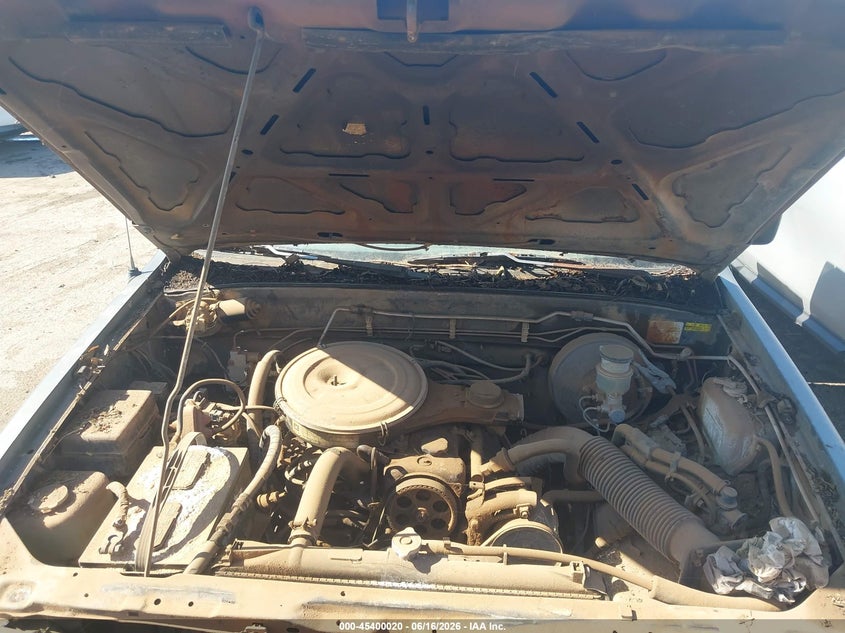 1994 Isuzu Conventional Short Wheelbase VIN: 4S1CL11L6R4200057 Lot: 45400020