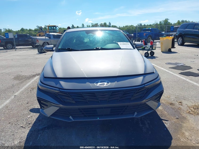 Фото 12 - HYUNDAI ELANTRA