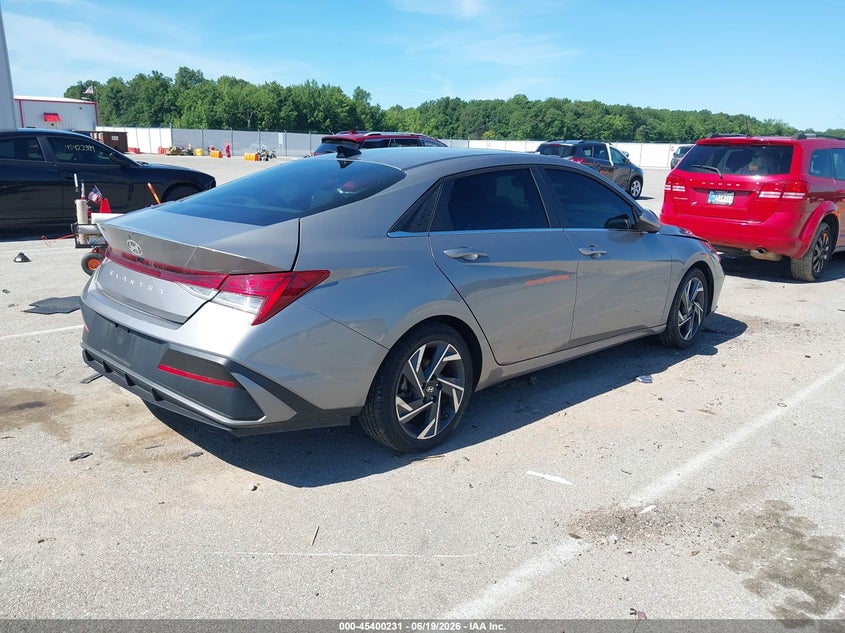 Фото 4 - HYUNDAI ELANTRA