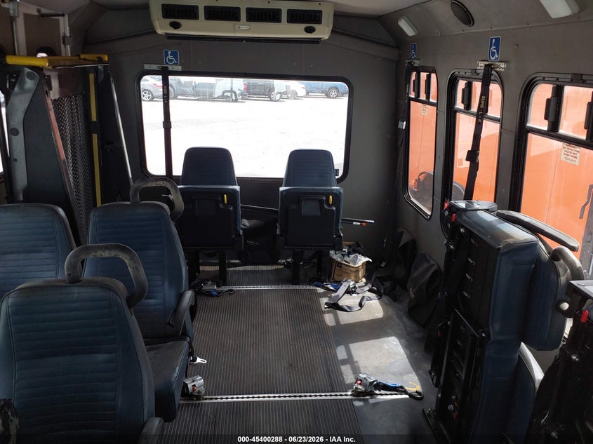 2012 FORD E-350 CUTAWAY auction photo 6
