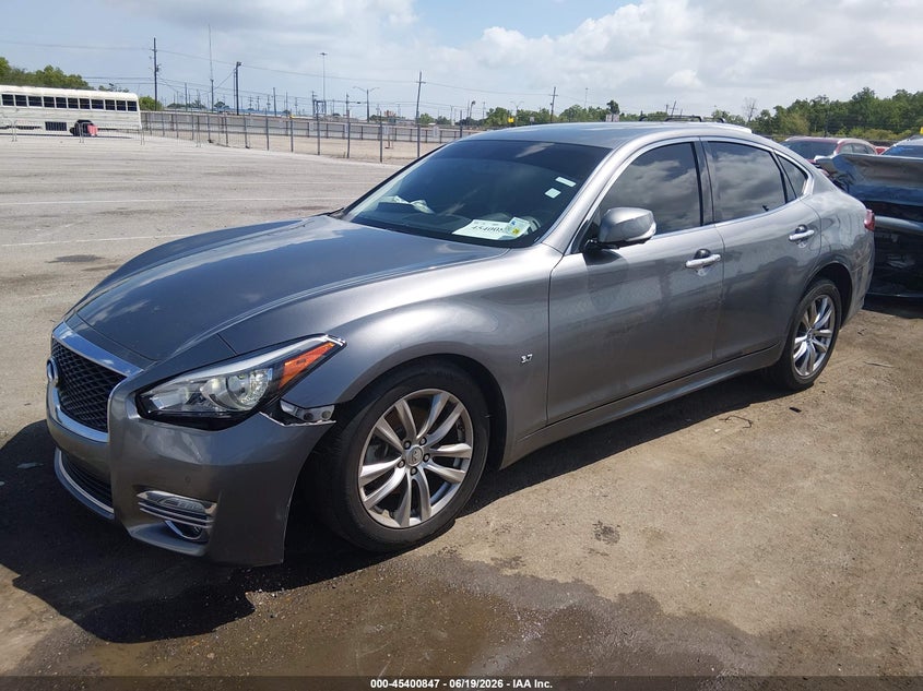 2015 INFINITI Q70 auction photo 2