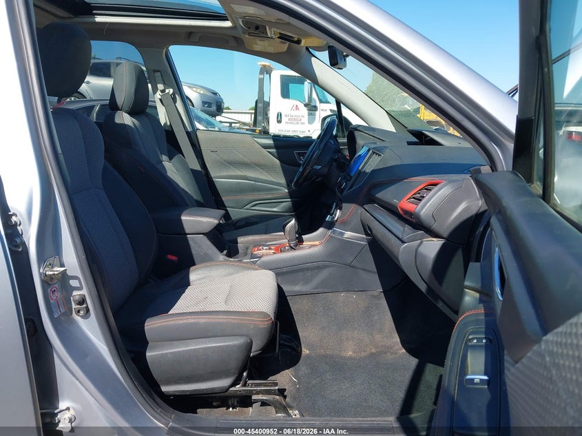 2019 SUBARU FORESTER auction photo 5
