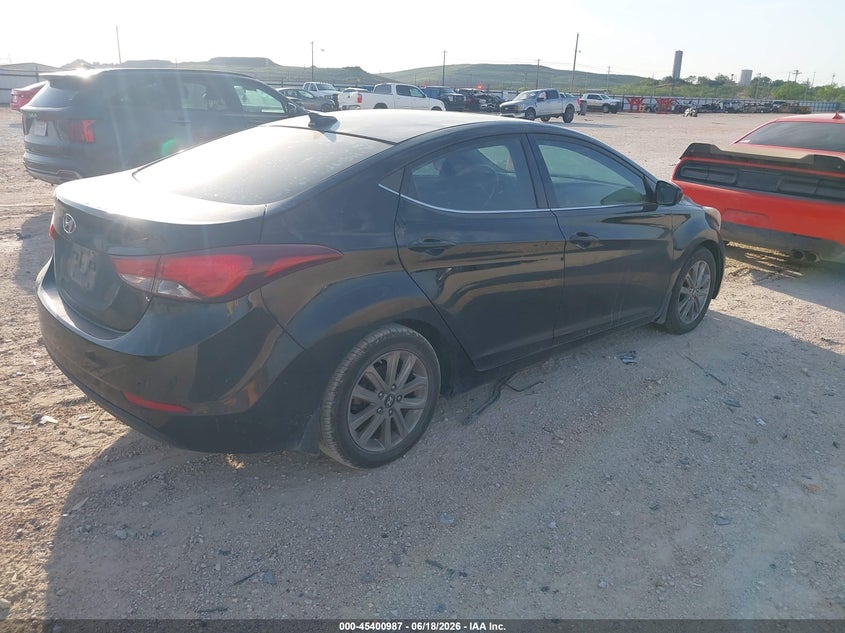 2015 HYUNDAI ELANTRA auction photo 4