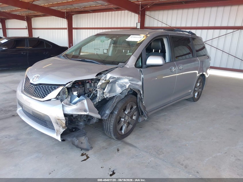 2014 Toyota Sienna Se 8 Passenger 5TDXK3DC6ES472481 photo 1