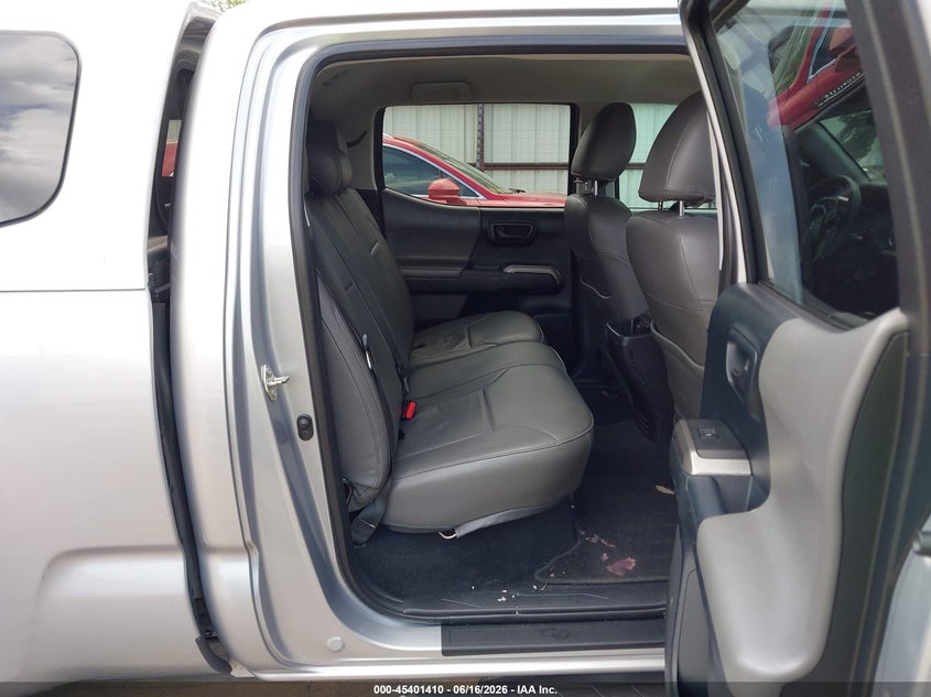 2016 TOYOTA TACOMA auction photo 8