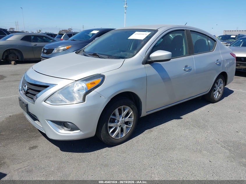 2018 Nissan Versa 1.6 Sv 3N1CN7AP8JL879175 photo 1