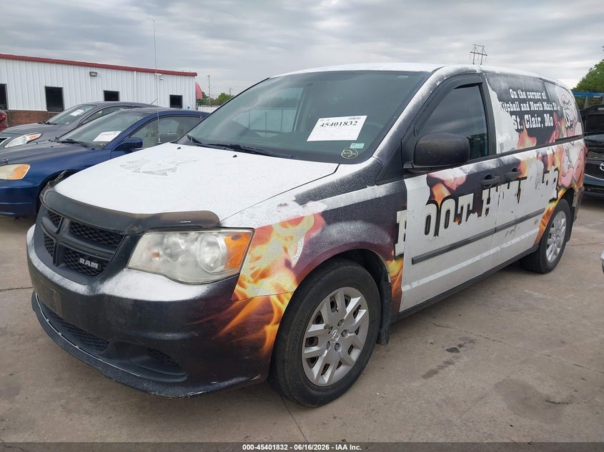 2C4JRGAG4ER148244 2014 Ram Cargo Tradesman photo 1