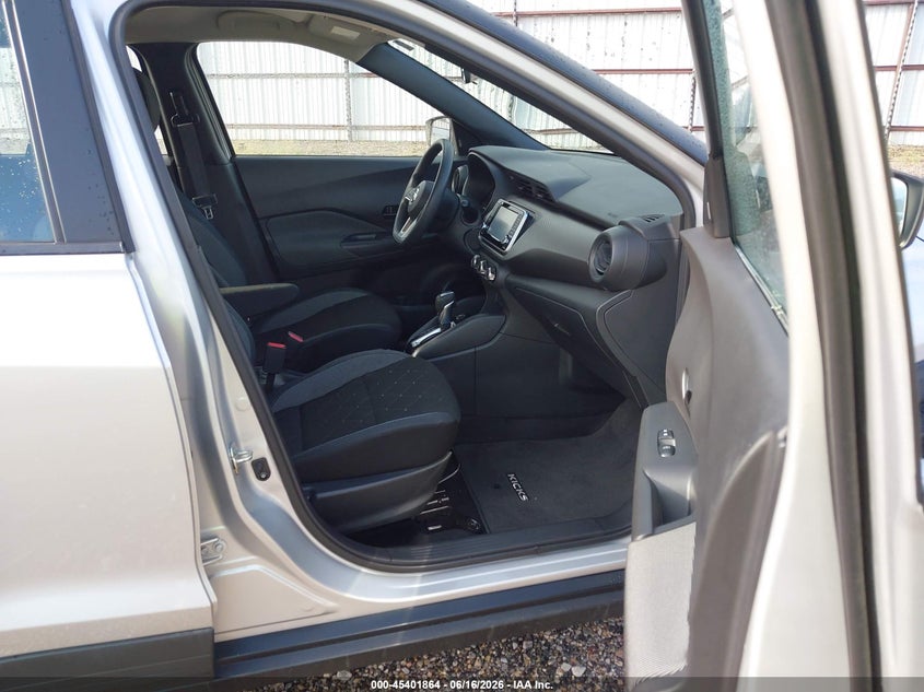 2020 NISSAN KICKS auction photo 5