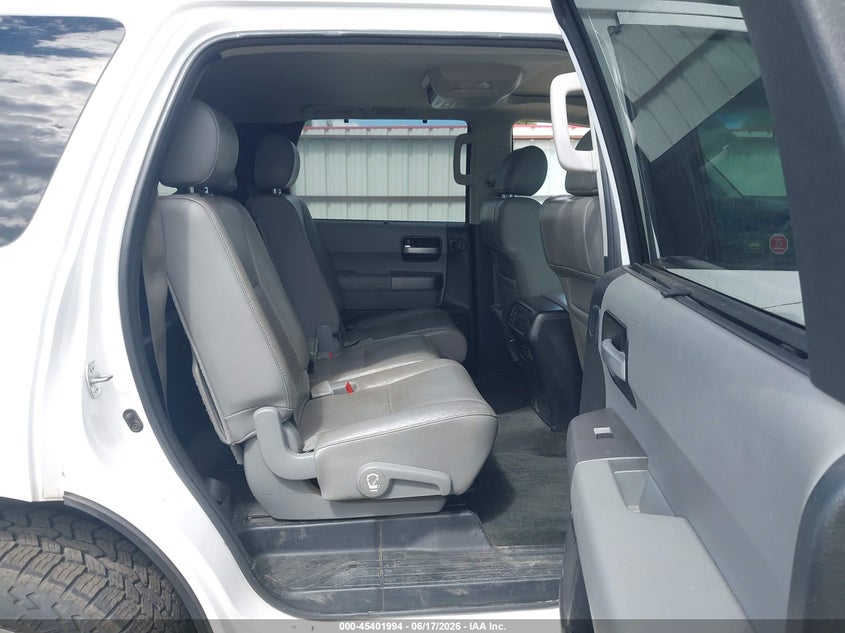 2013 Toyota Sequoia Limited 5.7L V8 VIN: 5TDJY5G16DS077337 Lot: 45401994
