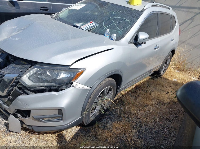 2018 NISSAN ROGUE SL — Photo 2