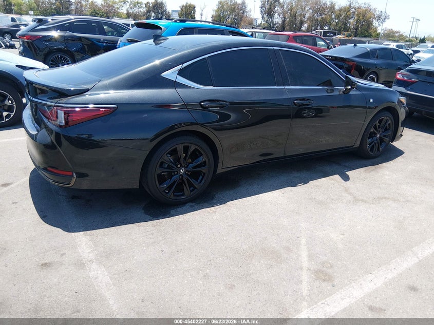 Vin: 58aga1c13nu015182, lot: 45900230, lexus es 300h f sport 20224