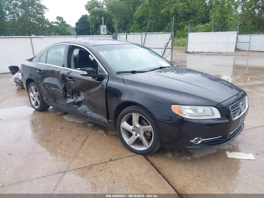 2010 VOLVO S80 — zdjęcie z aukcji