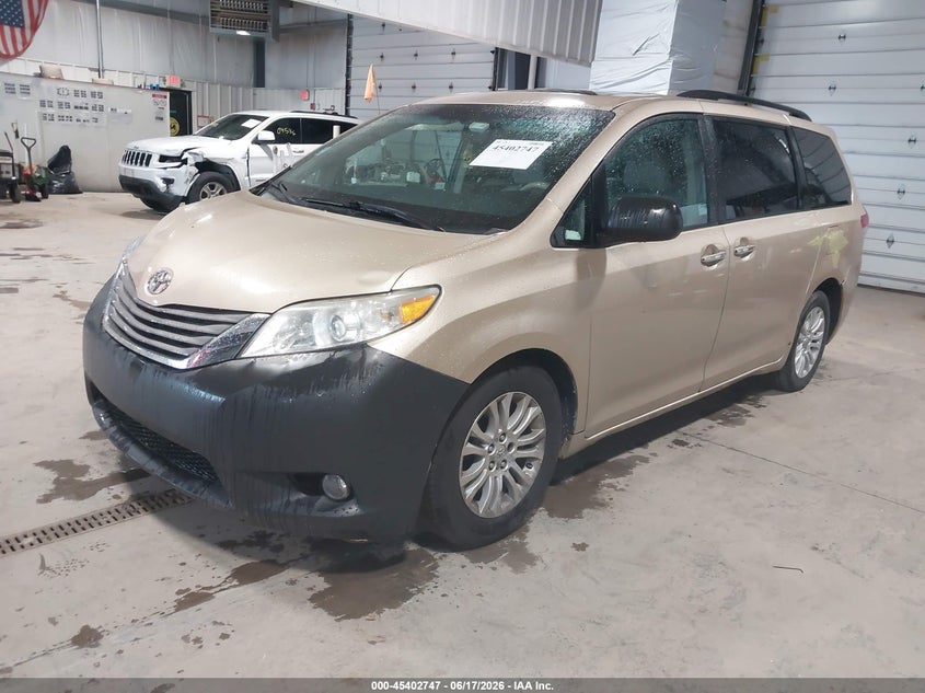 2012 Toyota Sienna Xle V6 8 Passenger 5TDYK3DC2CS245385 photo 1