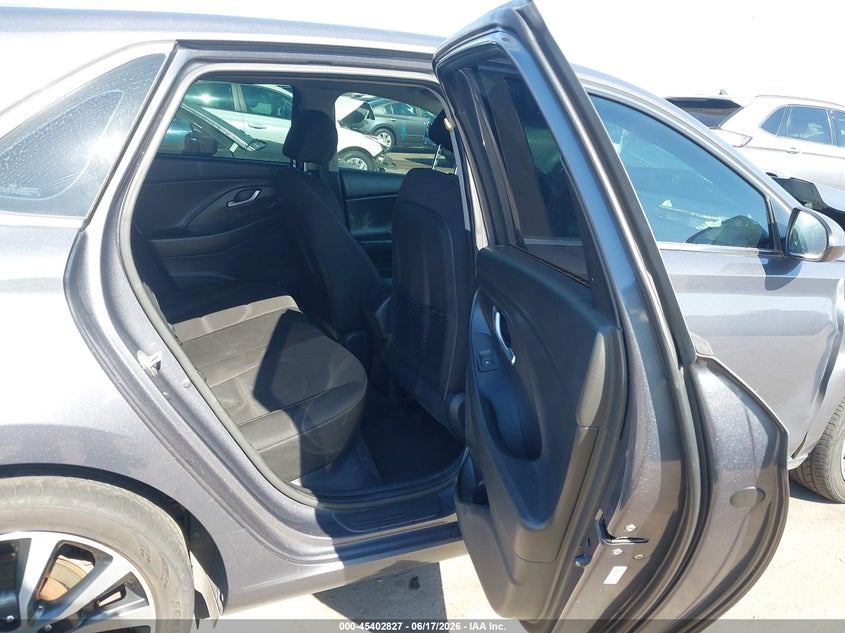 2019 HYUNDAI ELANTRA GT auction photo 8