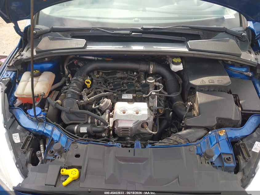 VIN 1FADP3FE8JL319654 2018 FORD FOCUS SE