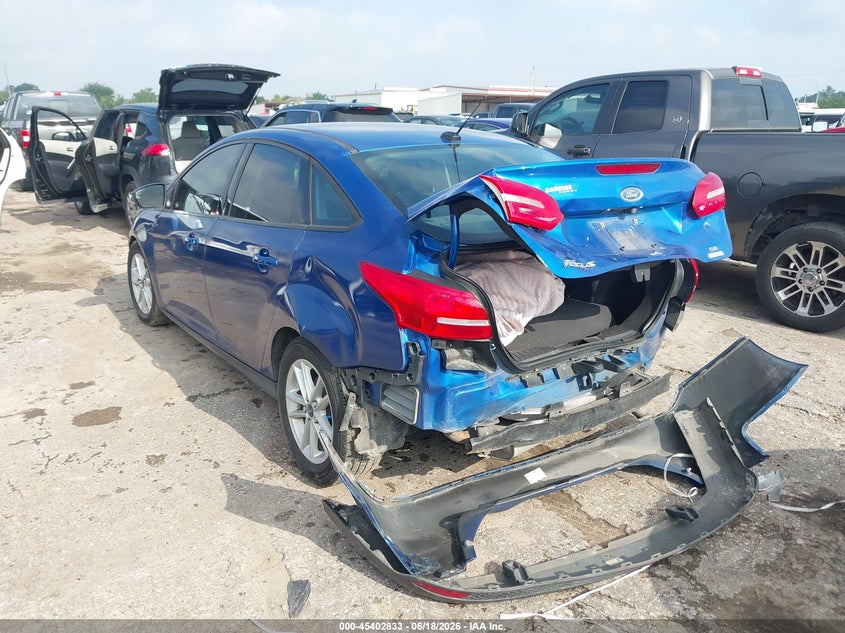VIN 1FADP3FE8JL319654 2018 FORD FOCUS SE