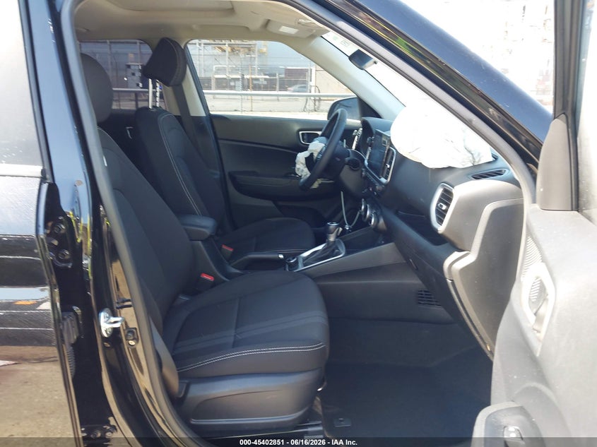 2025 HYUNDAI VENUE auction photo 5