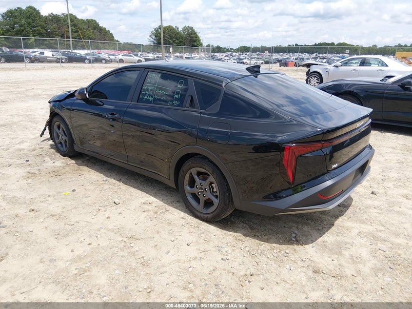 Vin: 3kpft4de0se038000, lot: 45901076, kia k4 lxs 20253
