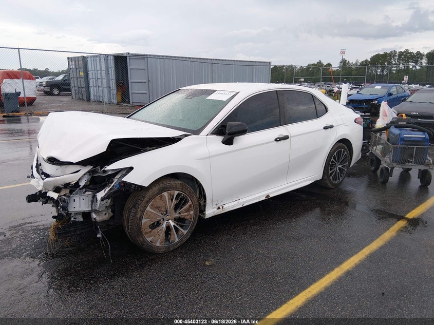 2018 TOYOTA CAMRY auction photo 2