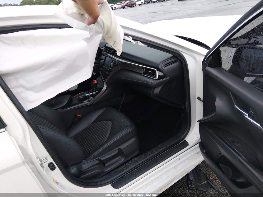 2018 TOYOTA CAMRY auction photo 5